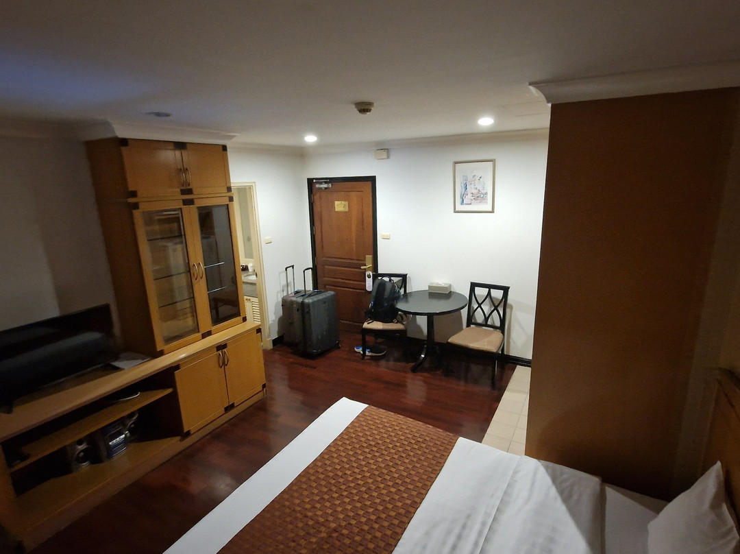 曼谷海军上将套房酒店主图