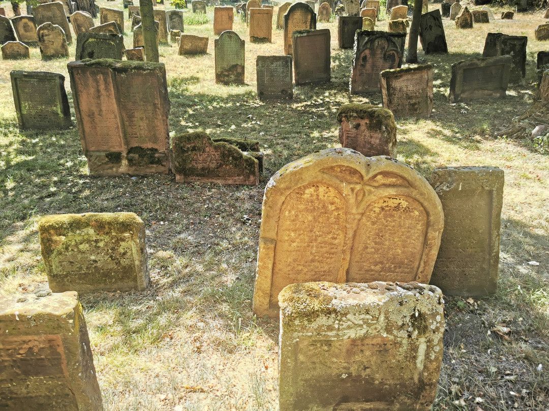 Jewish Cemetery "Holy Sands"-沃尔姆斯必去景点