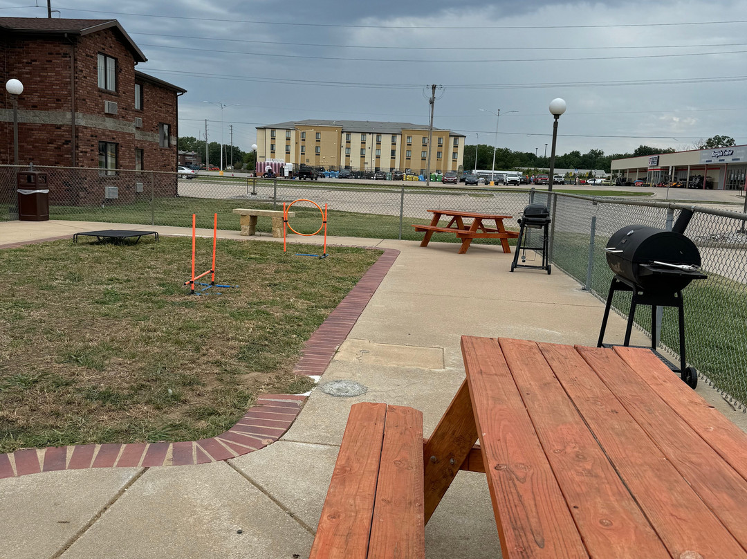 Super 8 By Wyndham Independence Ks主图