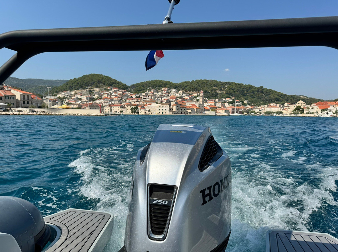 BlueCay Boat Transfers & Excursions景点图片