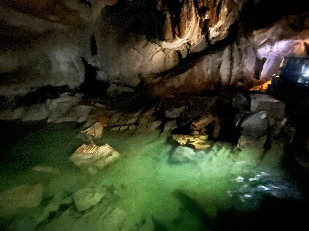 Racer Cave Tour-姆鲁国家公园必去景点