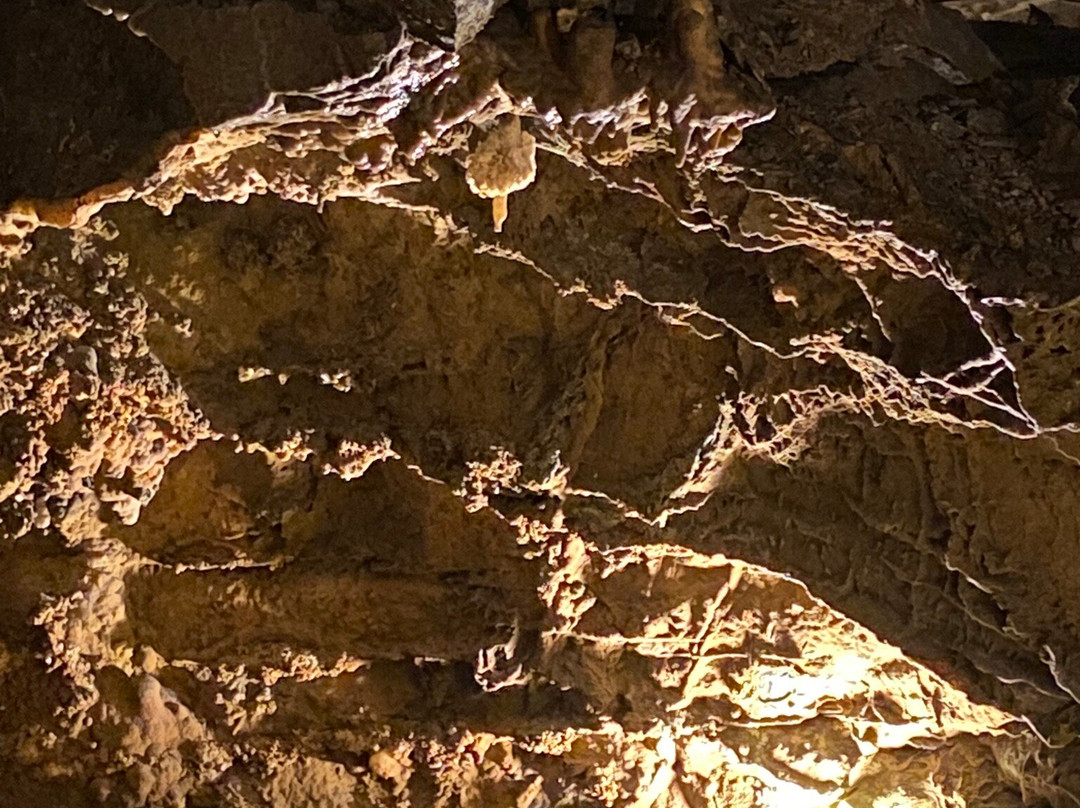 Crystal Cave景点图片