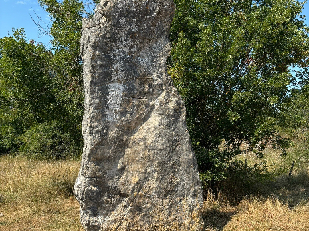 Menhir de Belinac-Livernon必去景点