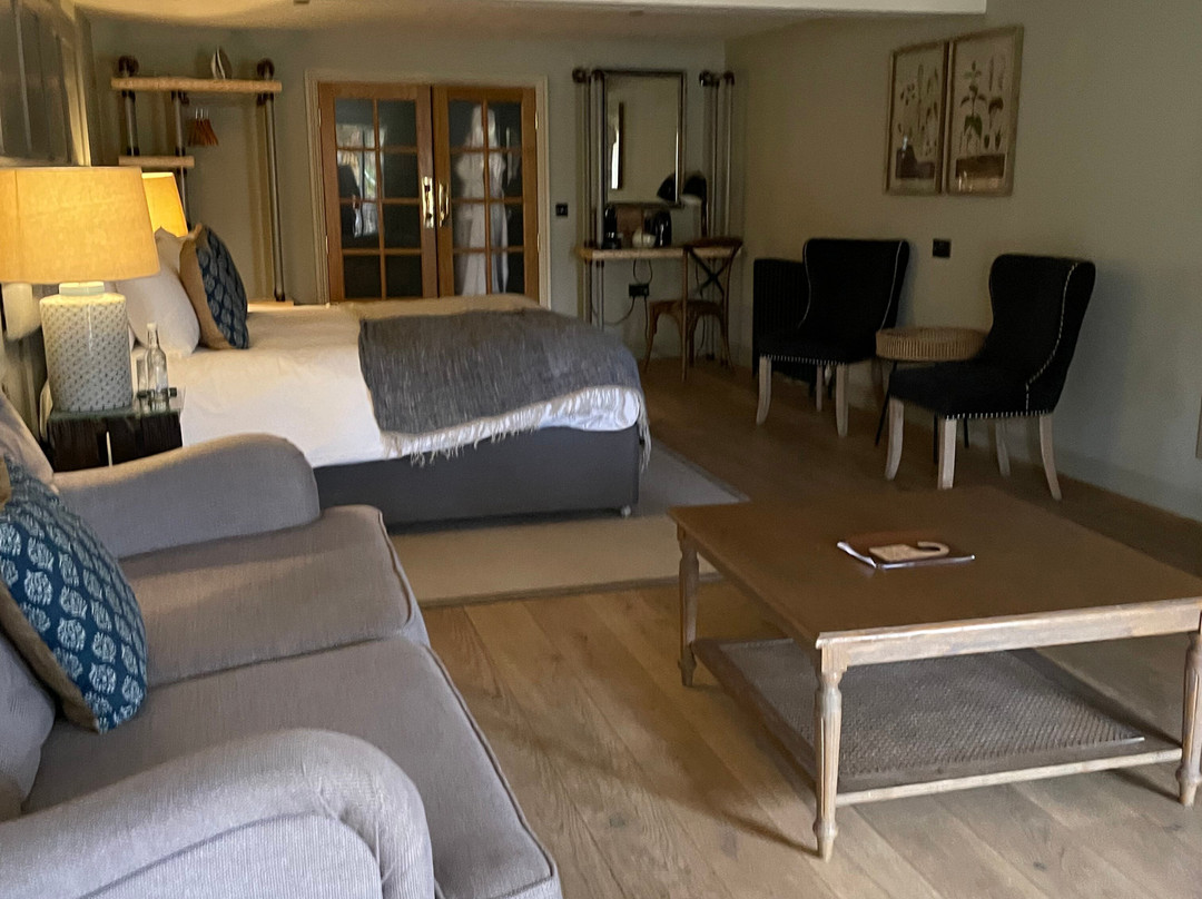 The Frogmill Hotel主图