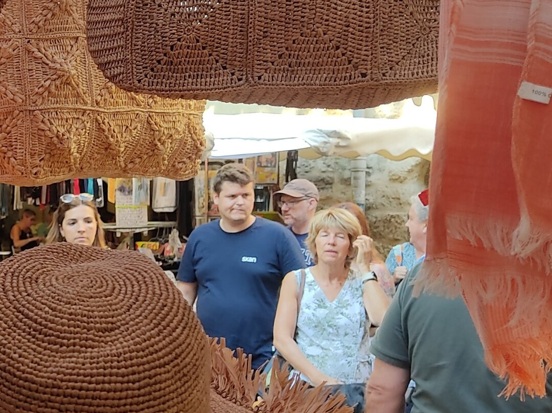 Uzes Market-泽斯必去景点