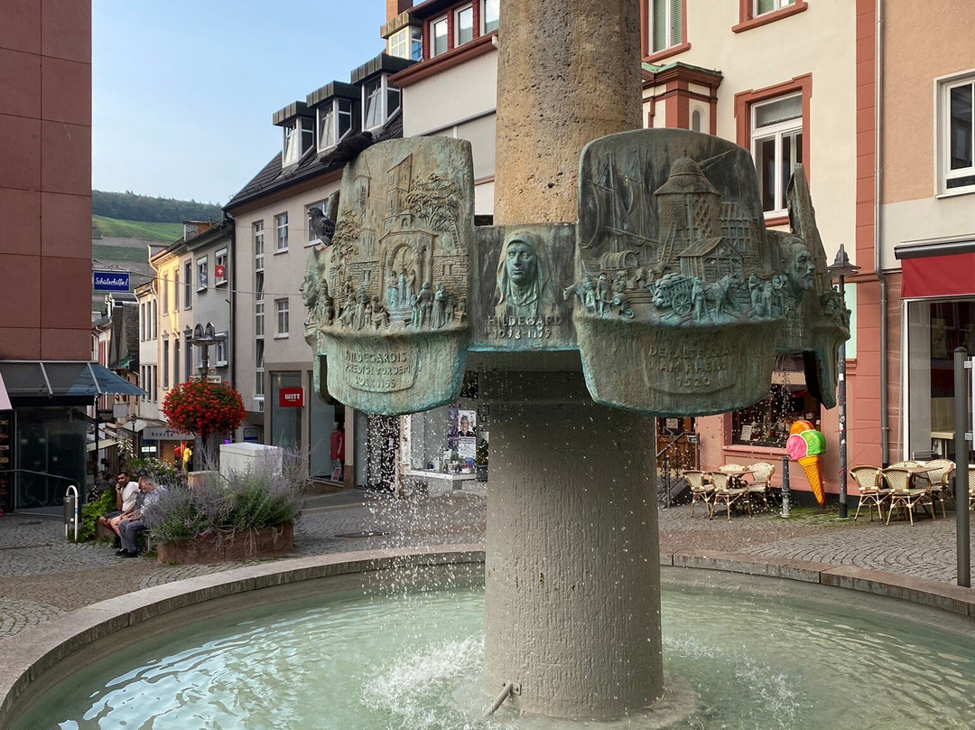 Markbrunnen mit Motiven aus der Binger Geschichte景点图片