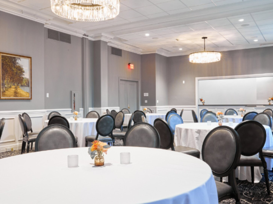 昆斯伯里酒店主图