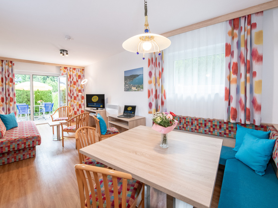 Barry Memle Lakeside Resort主图