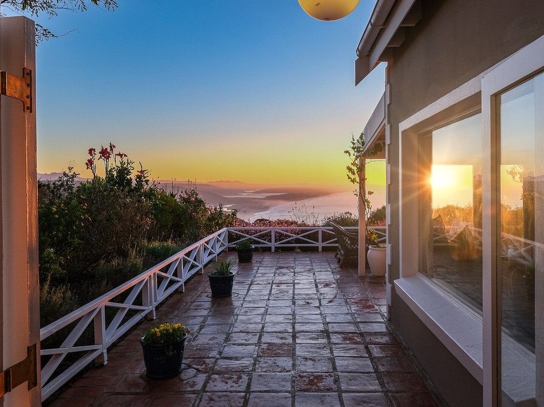 Hilltop Boutique Hotel主图