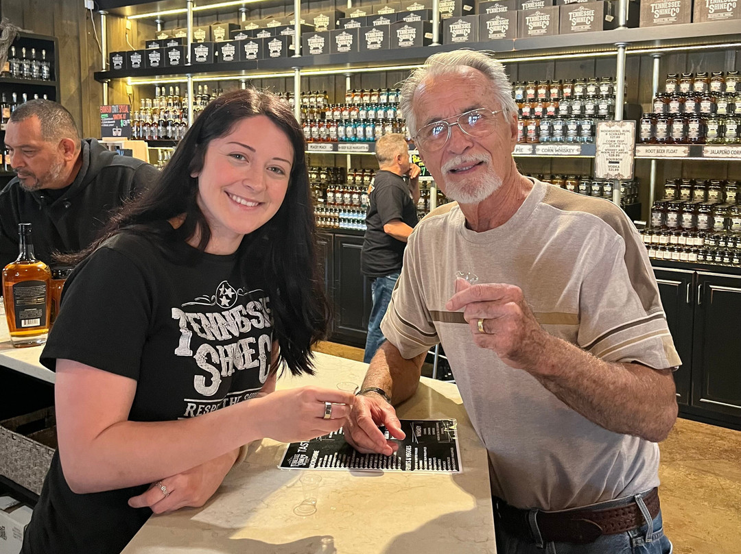 Tennessee Shine Company -sevierville-塞维尔维尔必去景点