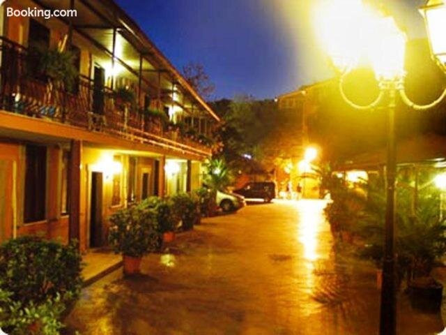 拉坎达波尔格酒店主图