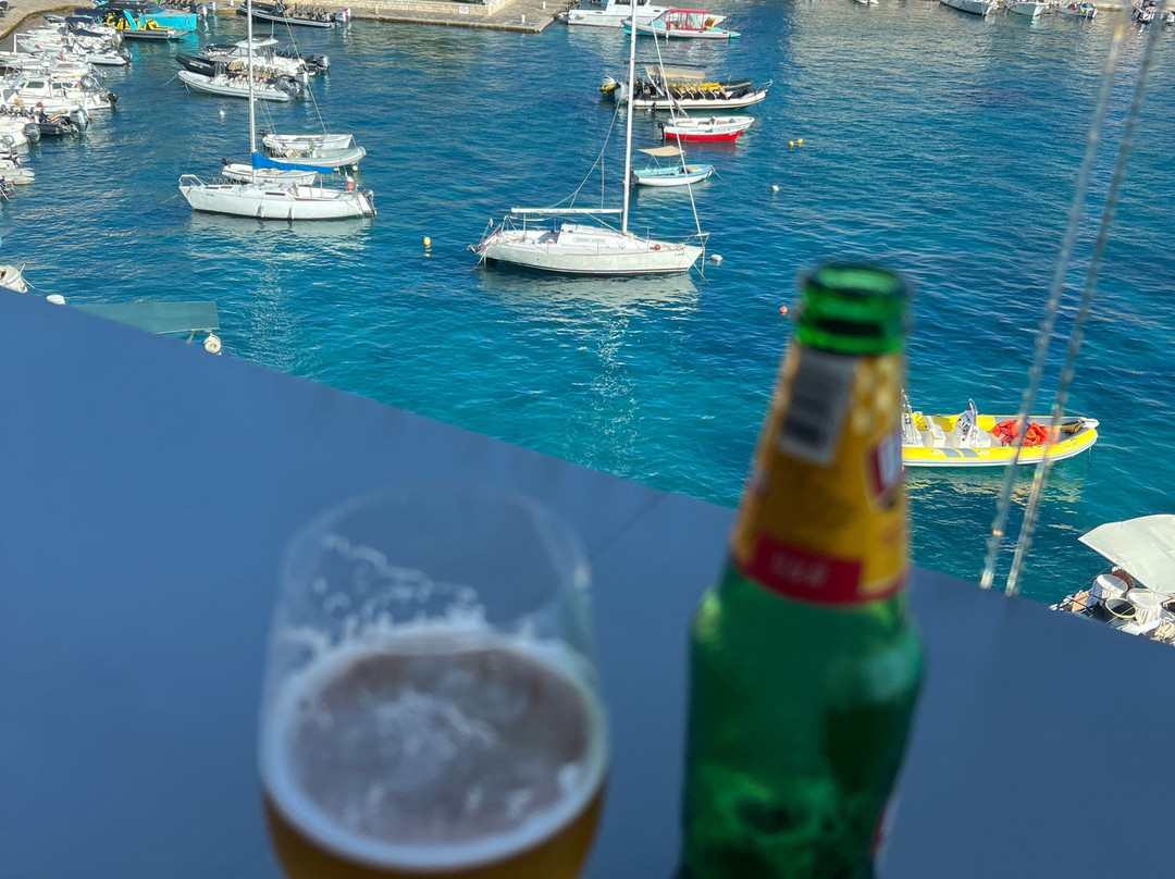 阿德瑞安纳酒店主图