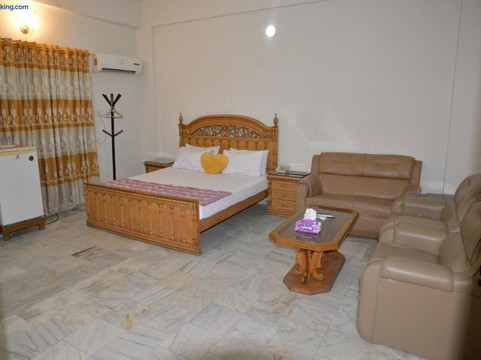 Step inn Guest House Sukkur