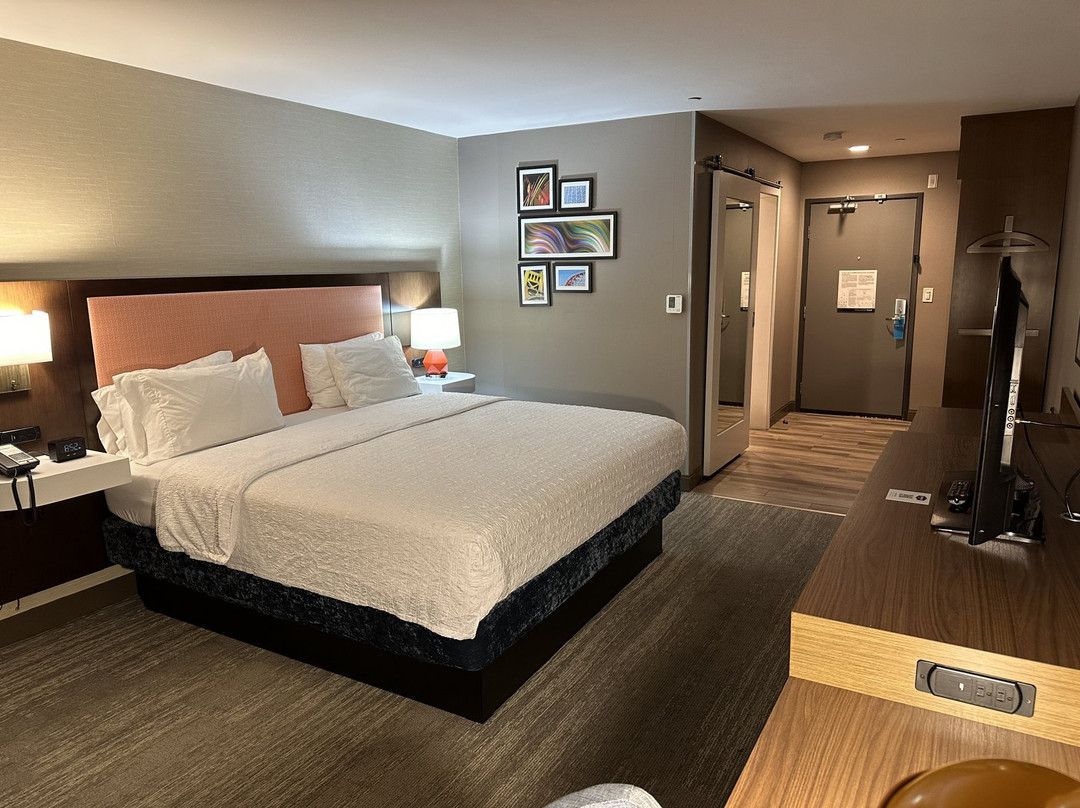 探索王国贝斯特韦斯特旅馆&套房酒店主图