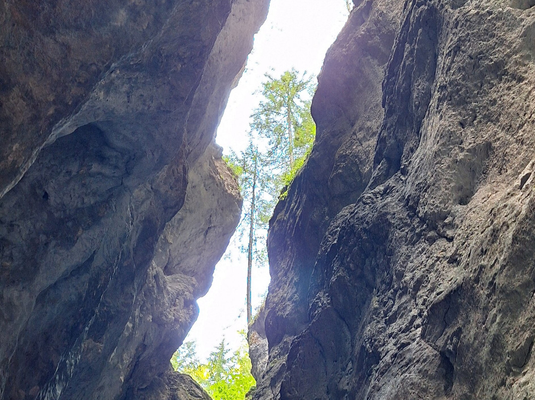 Tamina Waterfall景点图片