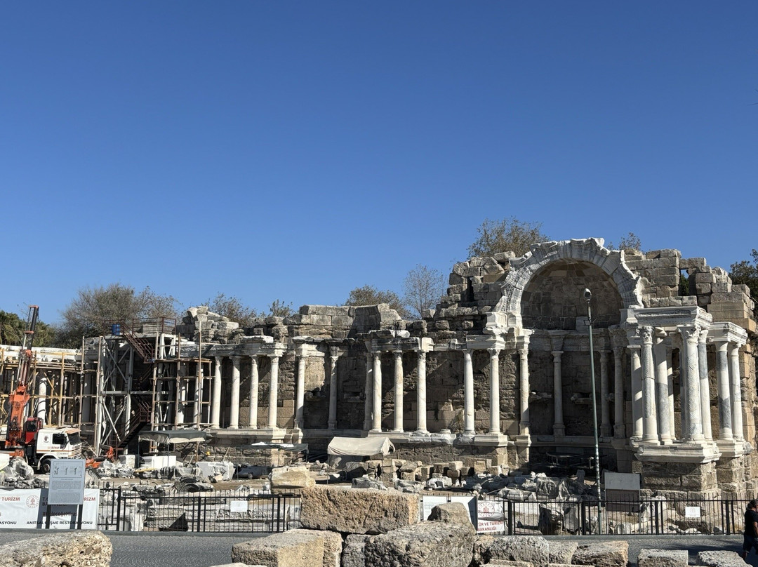 Monumental Fountain (Nymphaeum)景点图片