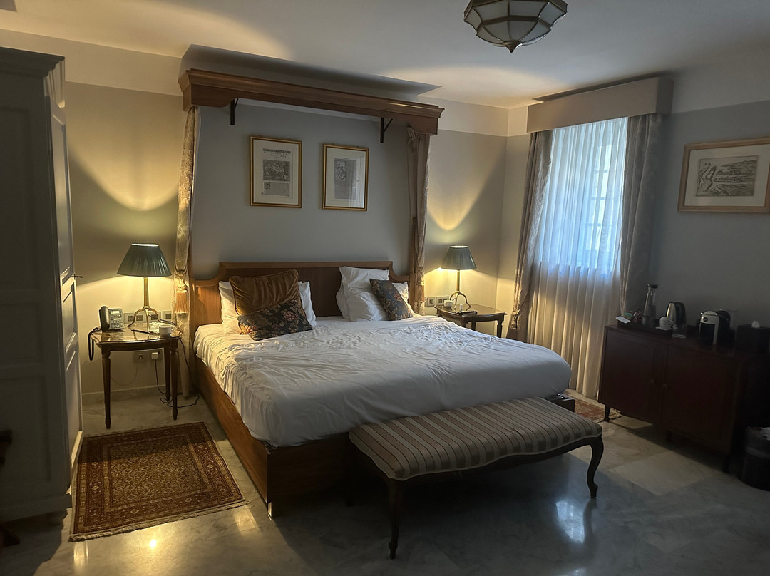 Palais Le Brun主图