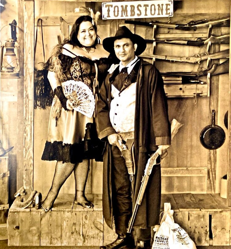 Lady L's Creations-墓碑镇必去景点