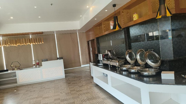 Hotel Lemon Tree Premier