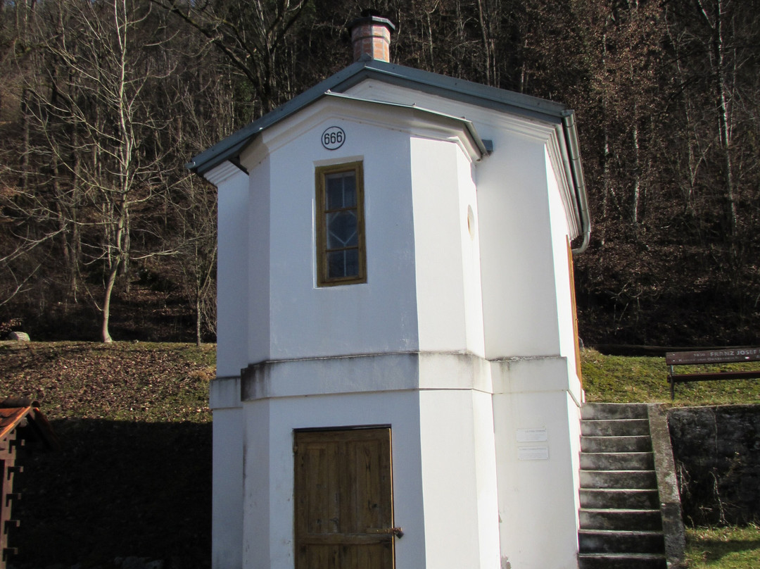 Railway Watchhouse Nr. 666-Borovnica必去景点