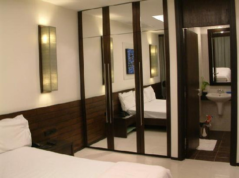 普吉岛洛卡尔酒店主图