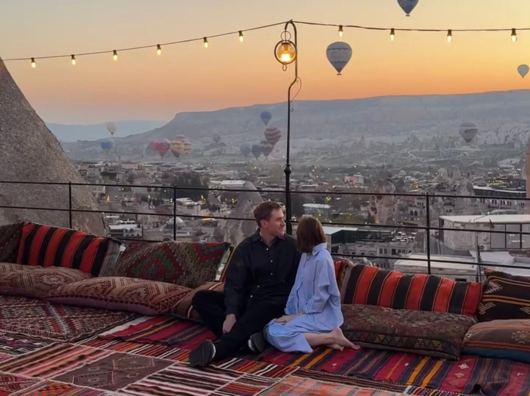 迪万岩洞酒店主图