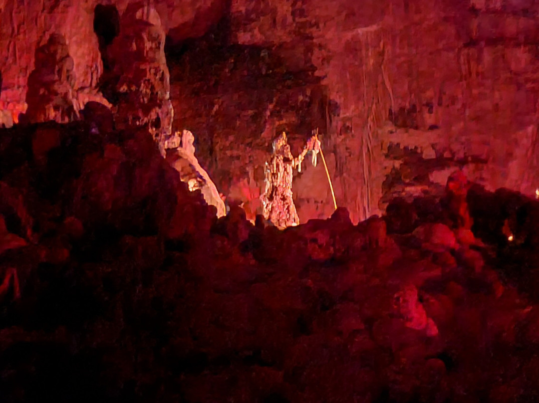 Hell in the Cave-卡斯特拉纳格罗泰必去景点