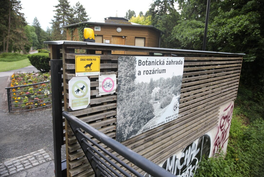 Botanická zahrada - rozárium-奥洛穆克必去景点