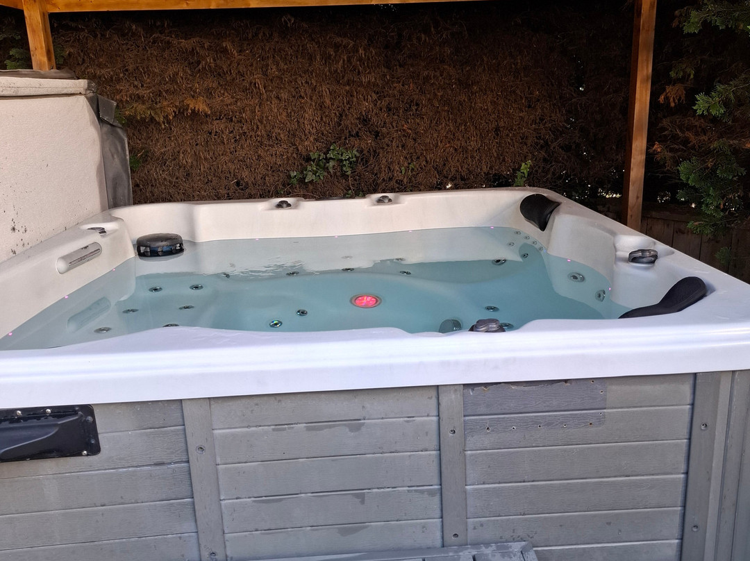 休里斯村庄旅馆主图