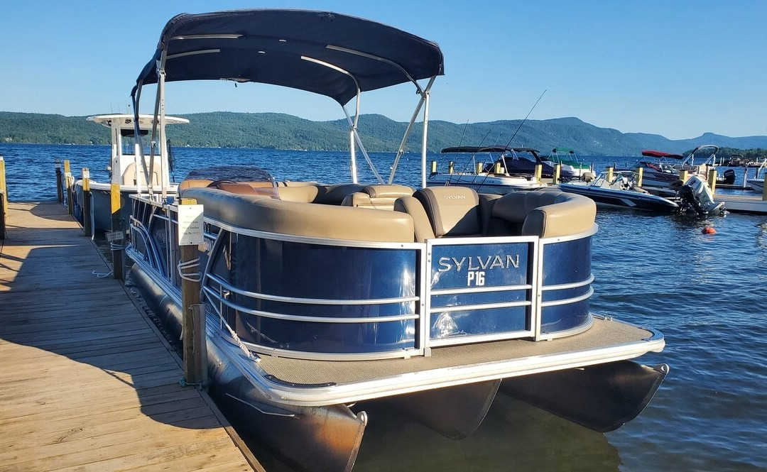 Dockside Landing Marina-Hague必去景点