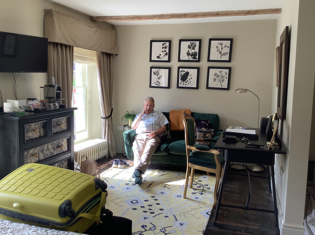 The New White Lion主图