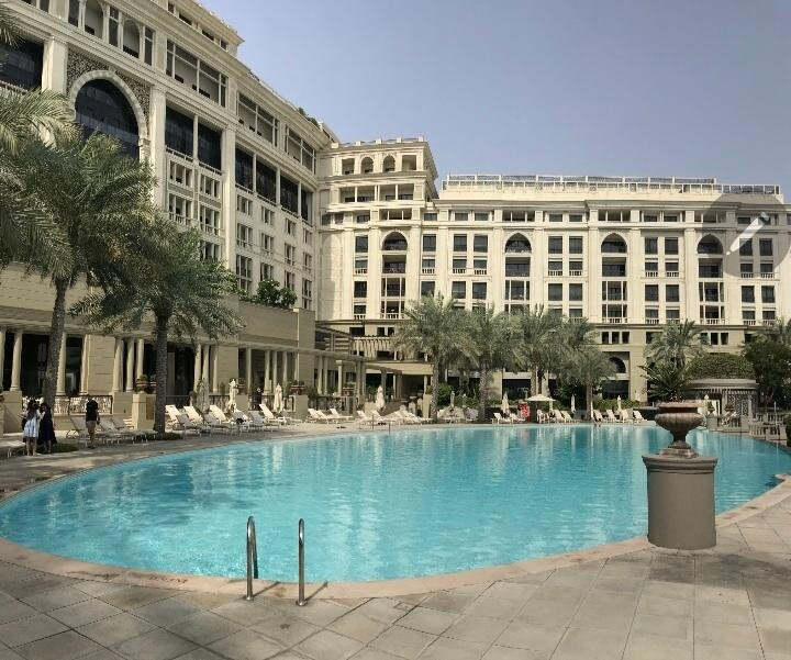 迪拜范思哲酒店主图