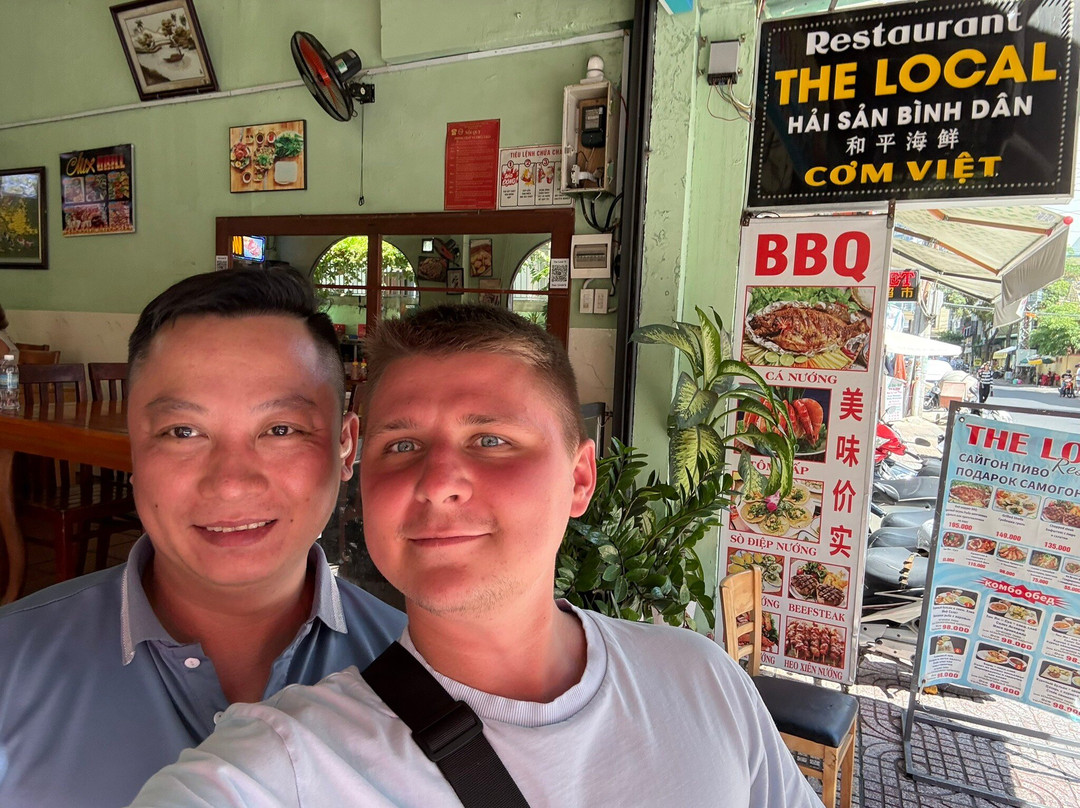 Nhà Hàng The Local