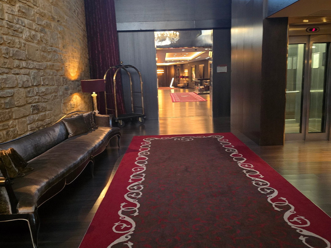 格雷埃斯城堡高尔夫与水疗酒店主图