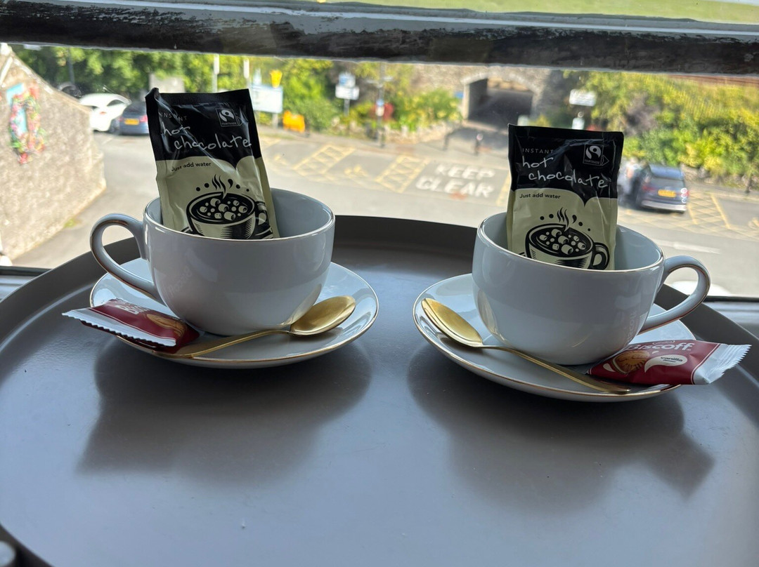 The Commodore Inn主图