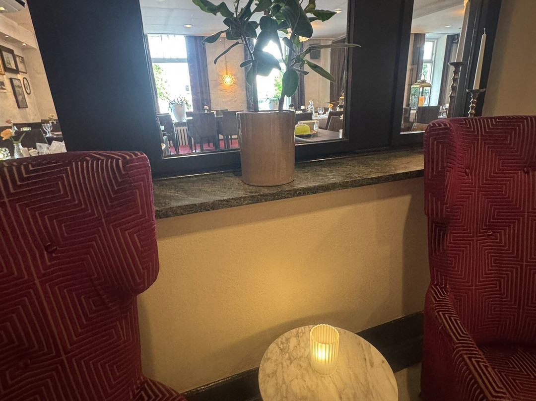 大阿凌萨斯第一酒店主图