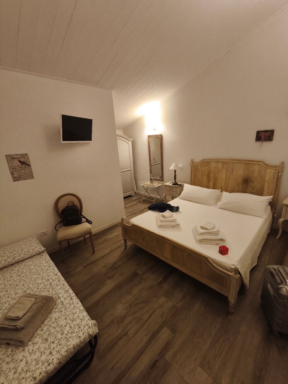 B&B Nadine-官方