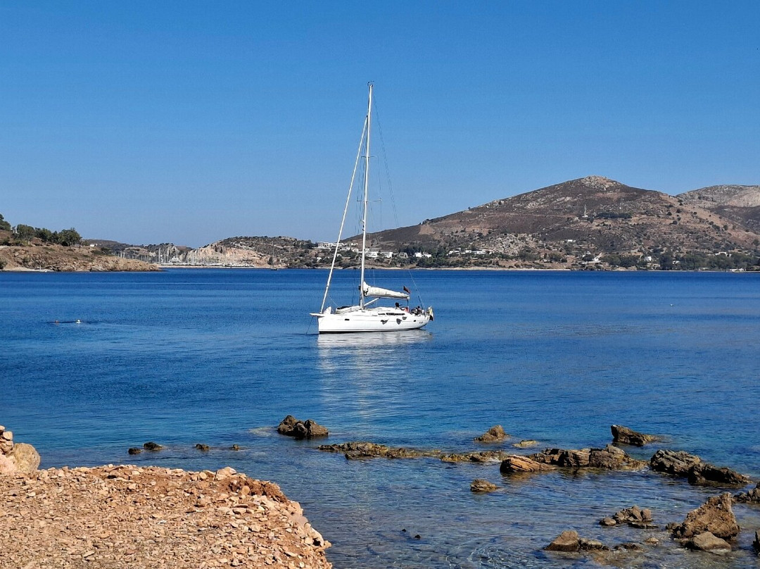 Paralia Kokkina-Lakki必去景点