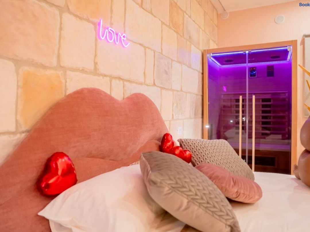 Roses Suite & Apartments