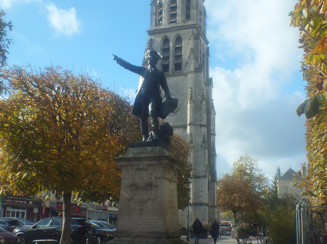 Place Saint Martin-旺多姆必去景点