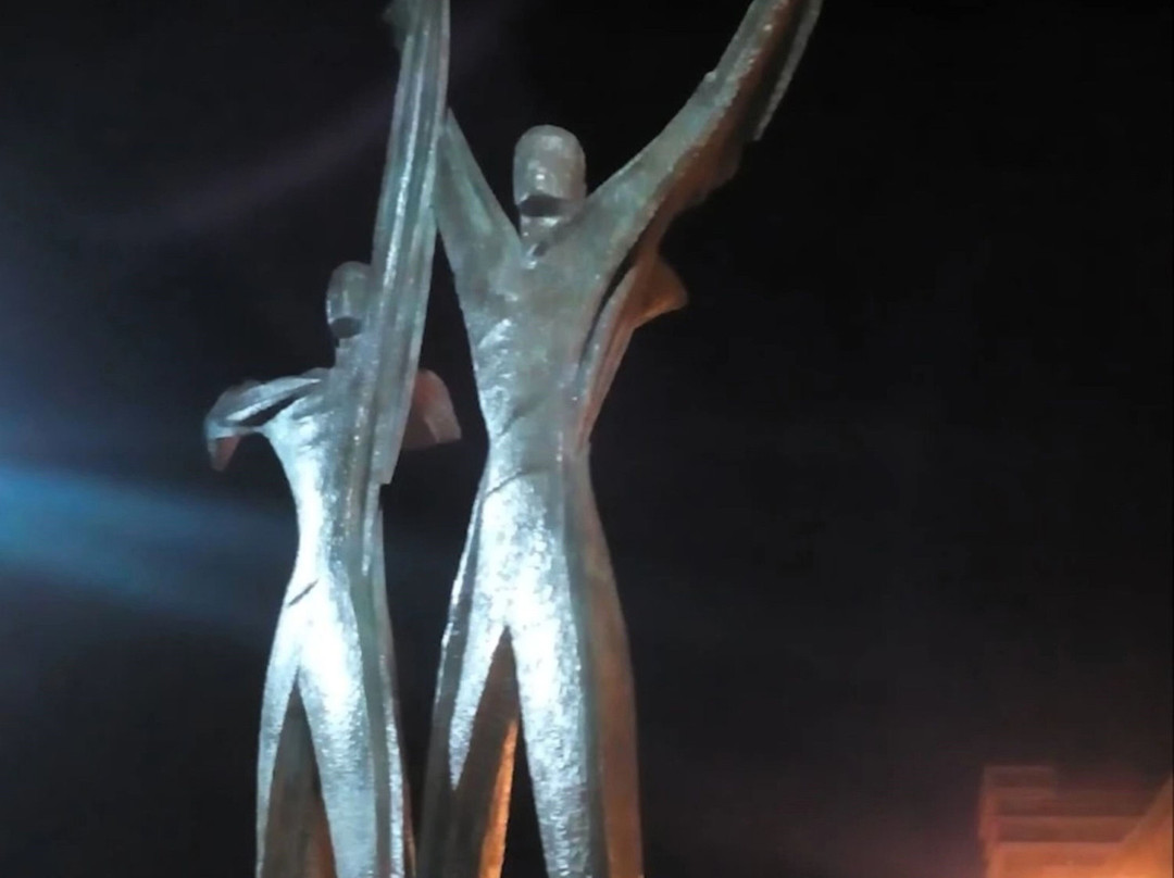 Monumento al Marinaio d'Italia-塔兰托必去景点