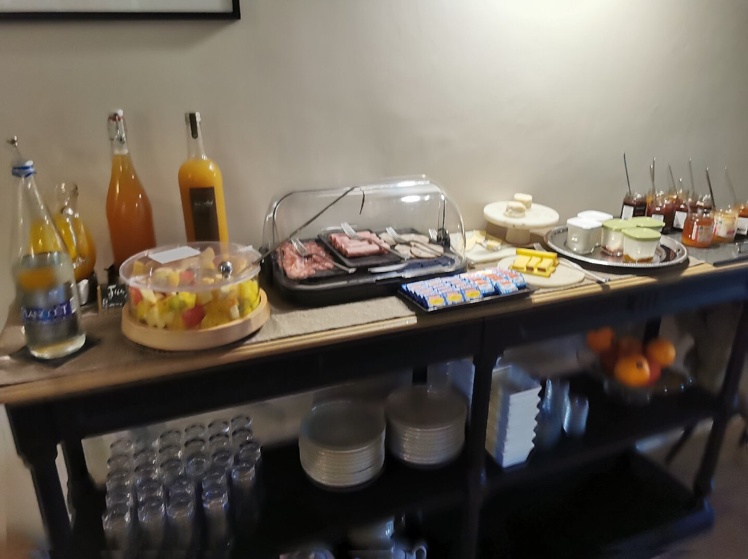 查特利尔酒店主图