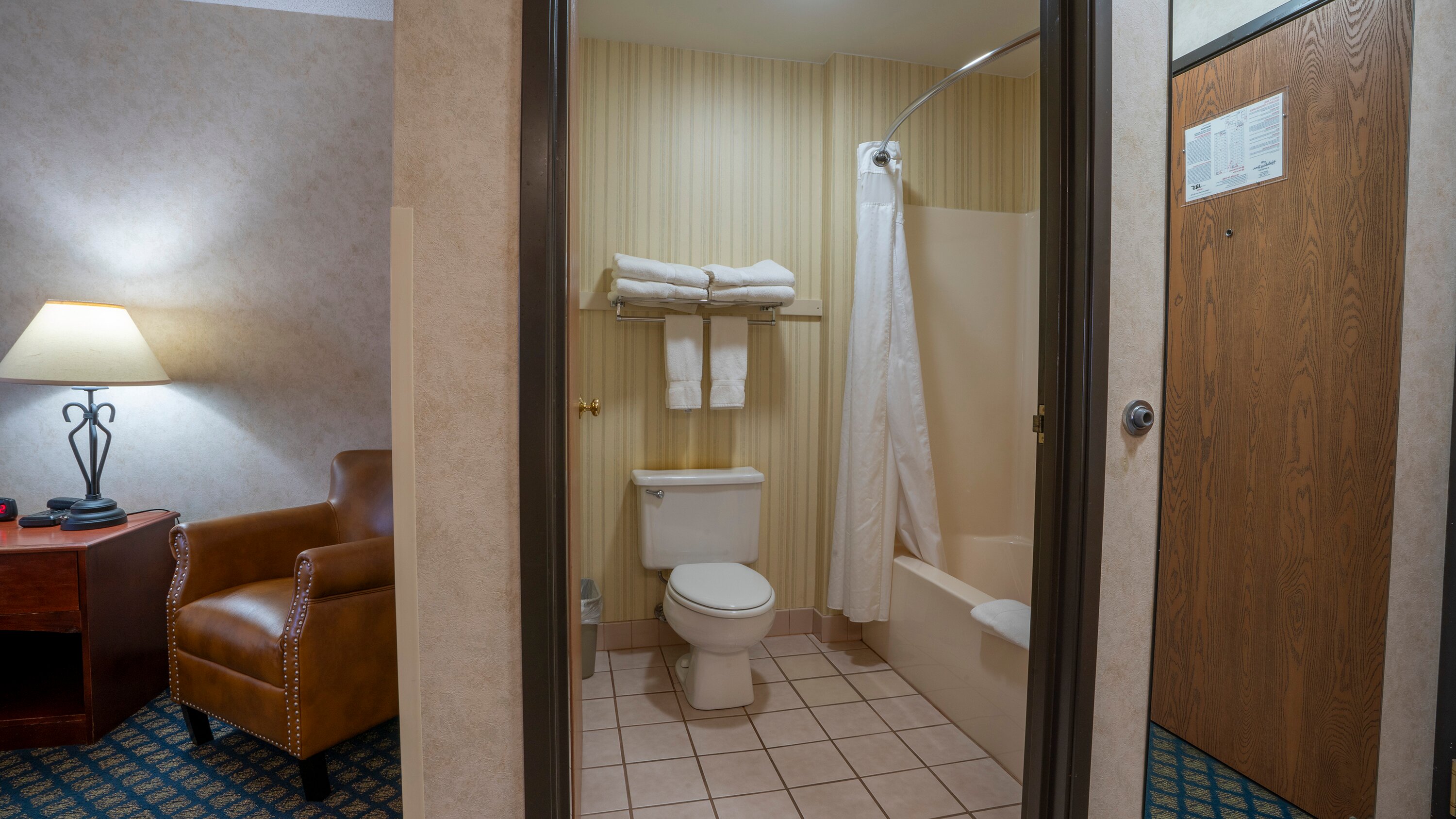 Miles City Hotel & Suites-浴室