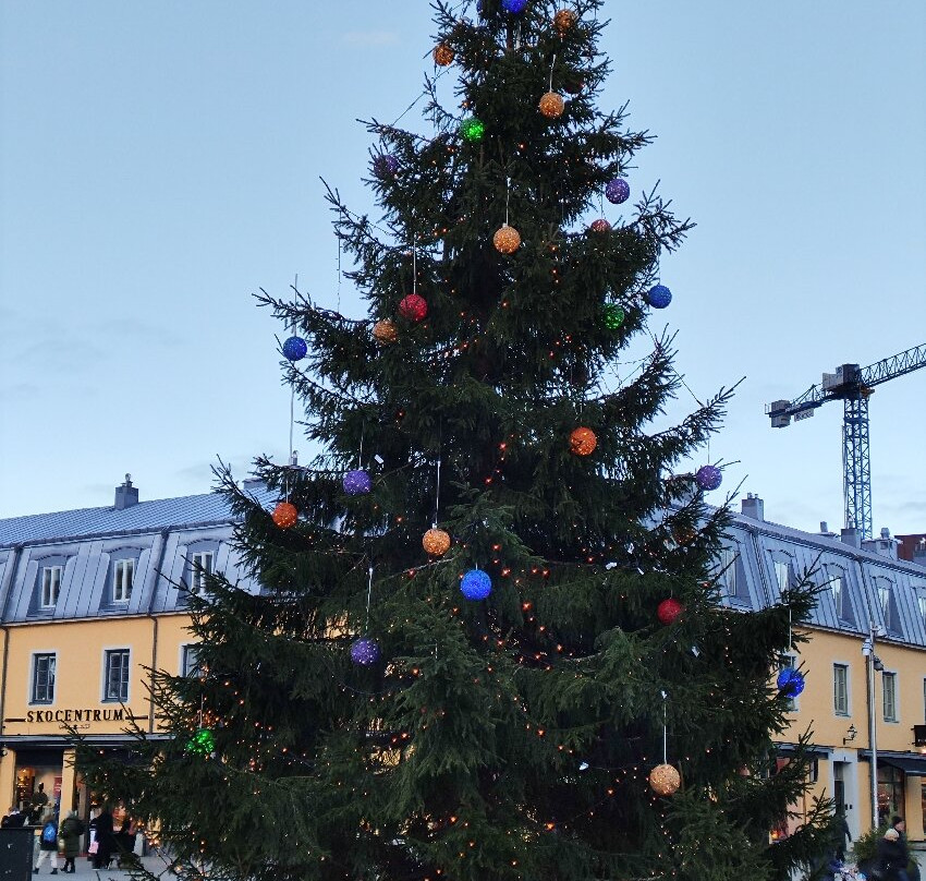 Standing Man-于默奥必去景点