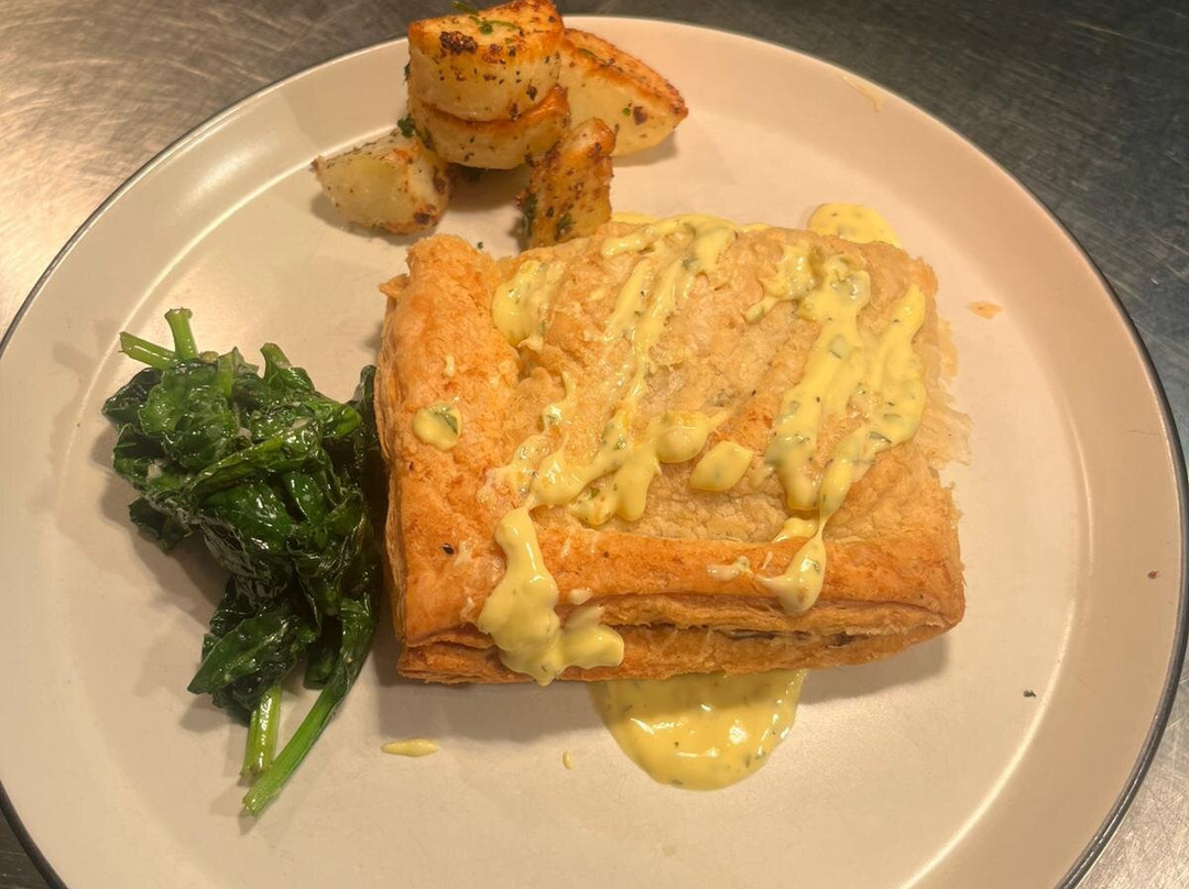 The Black Lion Royal Hotel主图