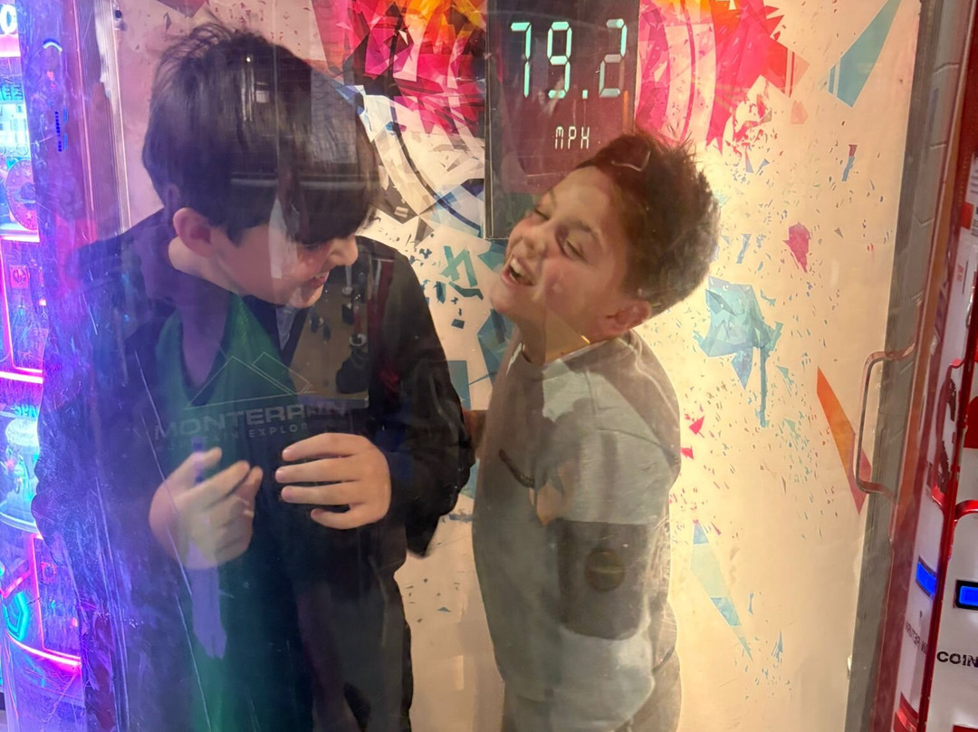 Go Bounce Extreme Trampoline Park-唐克斯特必去景点