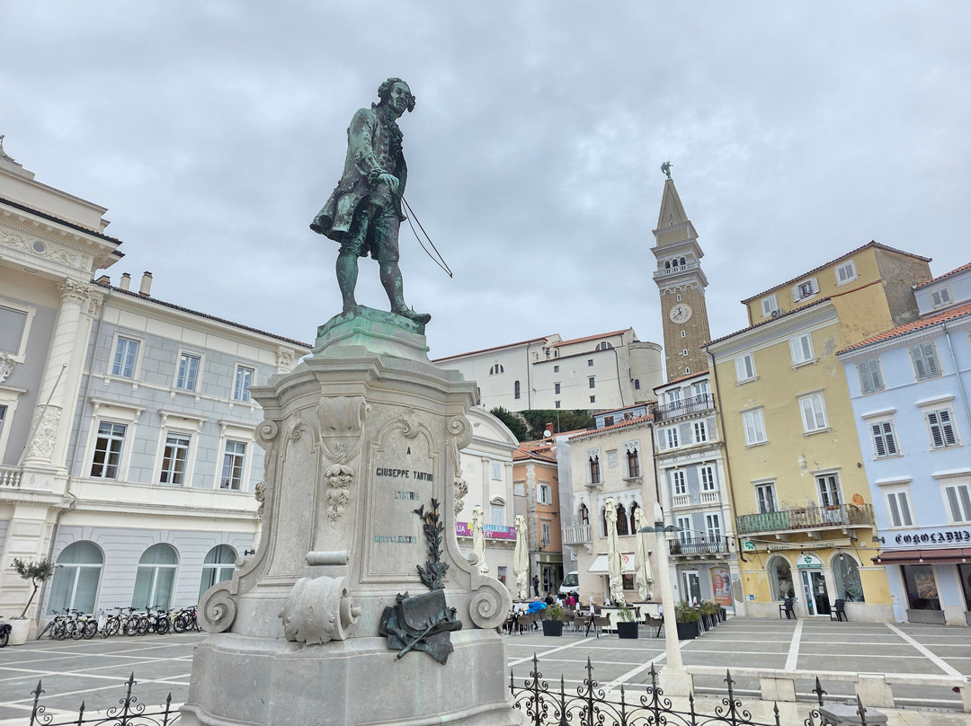 塔替尼广场（Tartinijev trg）-皮兰必去景点