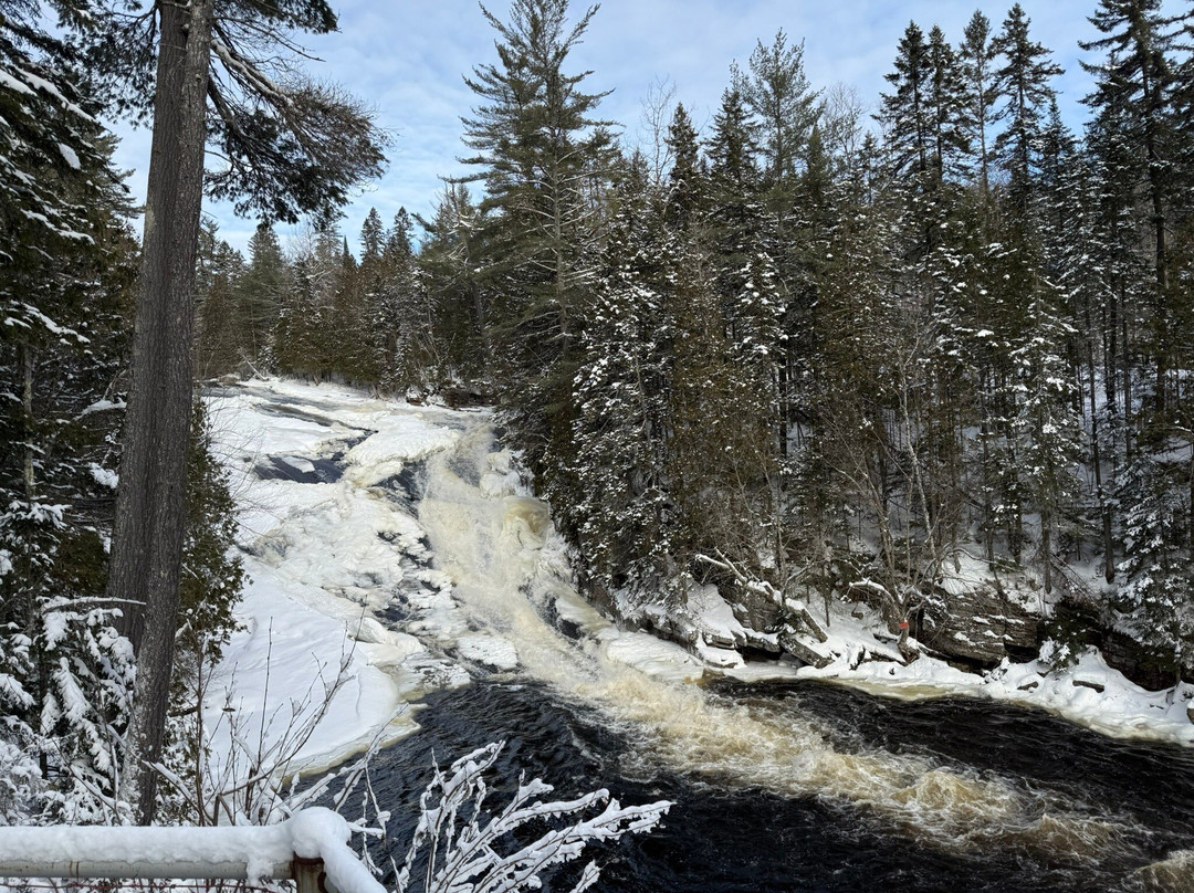 Parc des Chutes de Sainte-Ursule-Sainte-Ursule必去景点