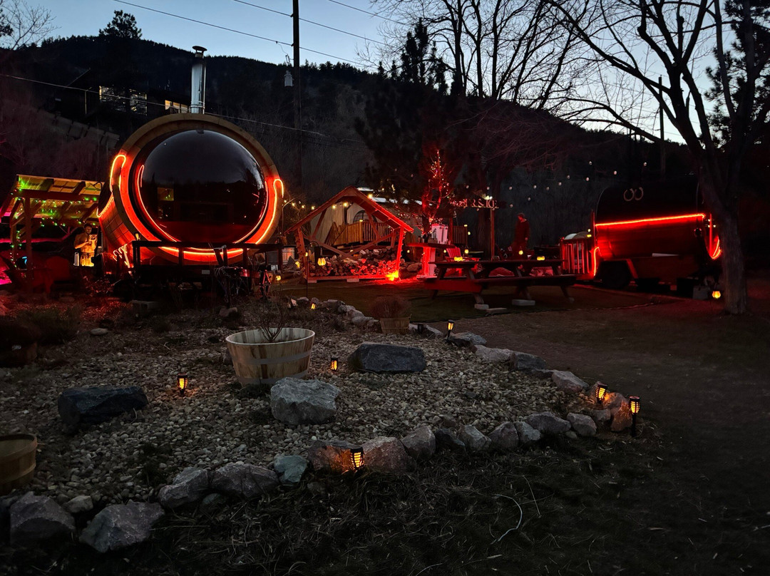 Foot of the Mountain Motel主图