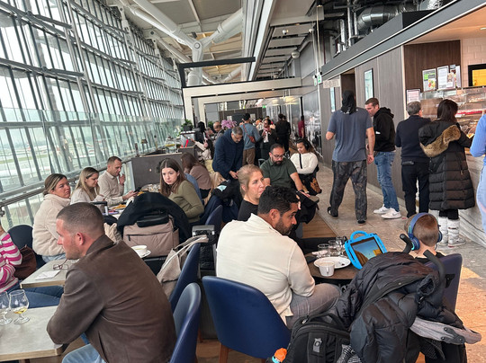 Plaza Premium Lounge Heathrow T5 Departures-伦敦必去景点